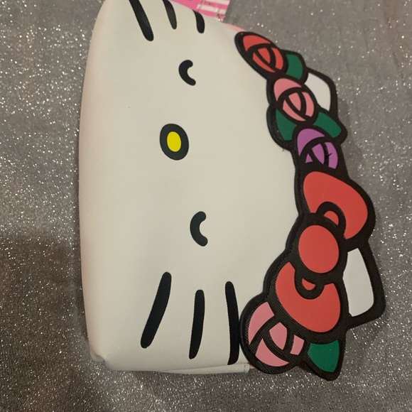 Hello Kitty White and Pink Cosmetic Bag - Picture 4 of 8